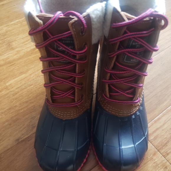 G.H Bass Girls Duck Boots - Picture 6 of 6